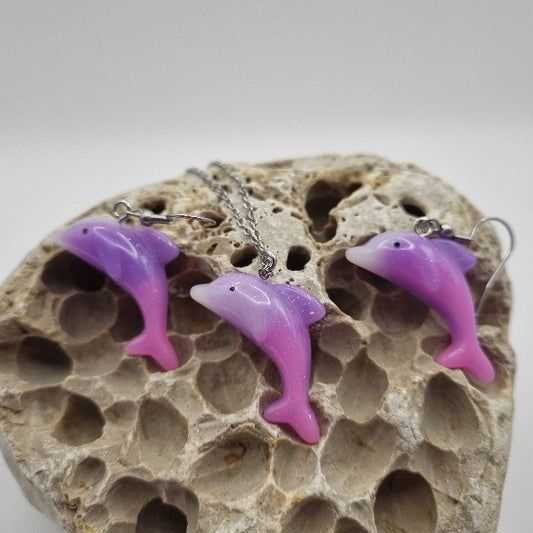 Pendientes y/o Collar Delfin de la Suerte Lila
