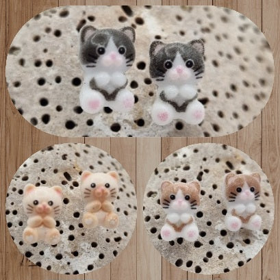 Pendientes de Botón Gatitos de la Suerte