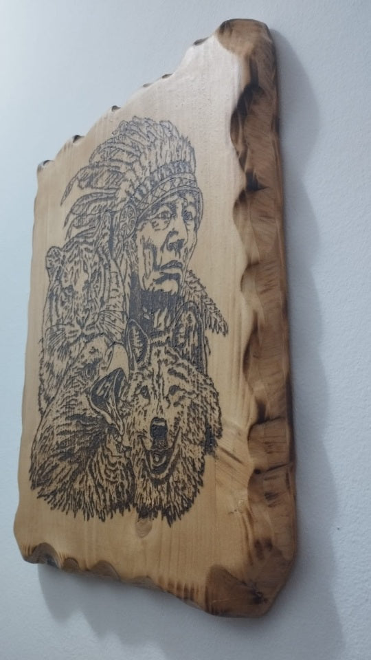 Cuadro de Indio con Leona, Loro y Lobo en Madera Natural, Diseños Únicos!