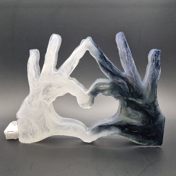 Escultura de Manos Unidas Creando un Corazón y con Luz, Diseños Únicos!